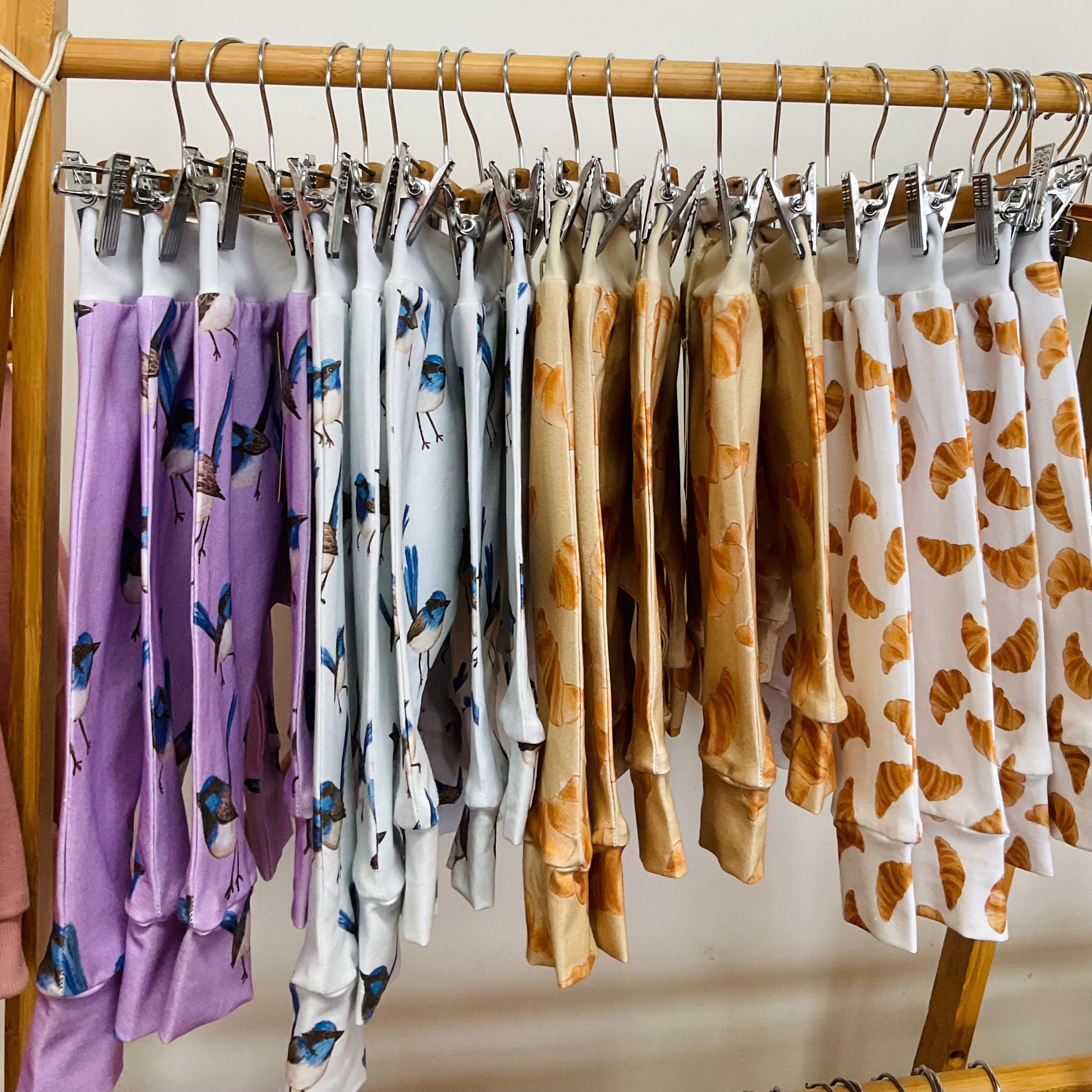 CROISSANT toss leggings - white smaller scale